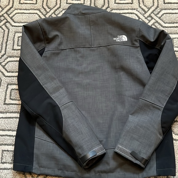 The North Face Men’s Apex Bionic Soft Shell Jacket size M in gray and black - Picture 6 of 6